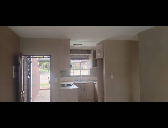 2 BEDROOM APARTMENT FOR SALE IN GLEN MARAIS